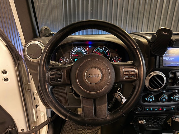 Jeep Wrangler 15 of 27