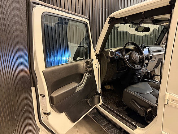 Jeep Wrangler 12 of 27