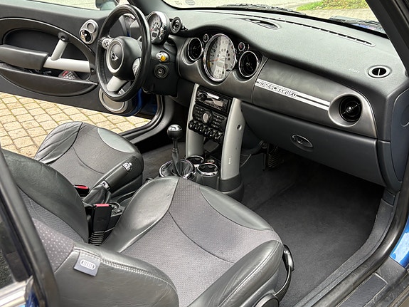 MINI Cooper S 16 of 30