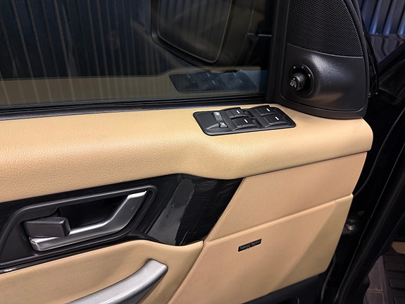 Land Rover Range Rover Sport 17 of 30