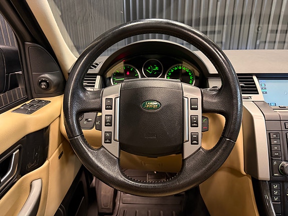 Land Rover Range Rover Sport 28 of 30