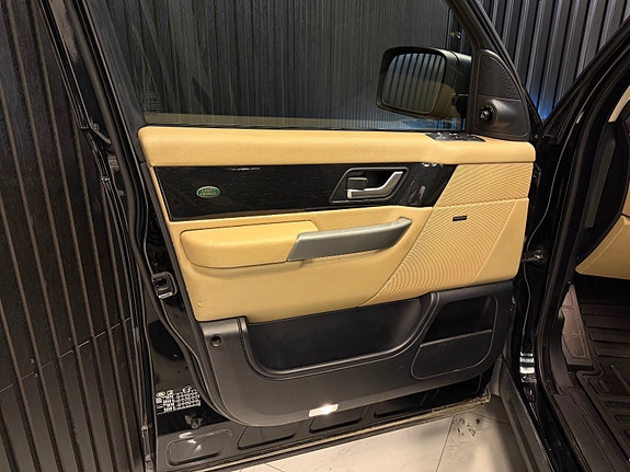 Land Rover Range Rover Sport 13 of 30