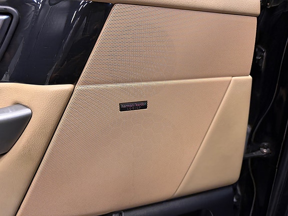 Land Rover Range Rover Sport 16 of 30