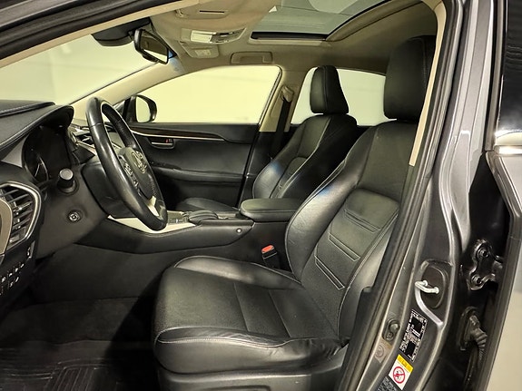 Lexus NX300h 10 of 14