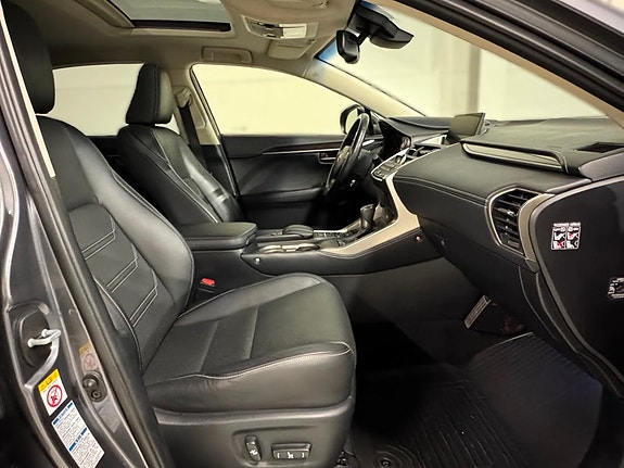 Lexus NX300h 9 of 14