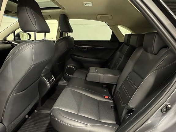 Lexus NX300h 11 of 14