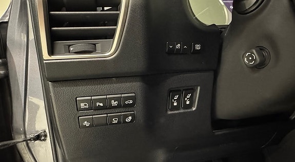 Lexus NX300h 6 of 14