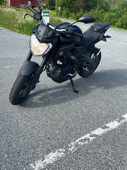 Yamaha MT-125 2 of 10