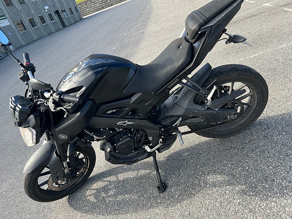 Yamaha MT-125 3 of 10