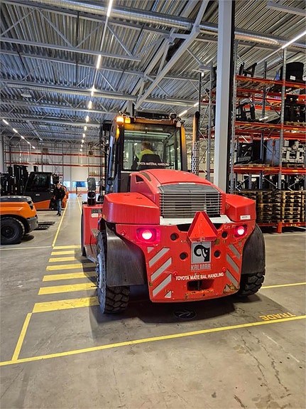 Kalmar LMV DCG127-6 WB3000 2 of 3
