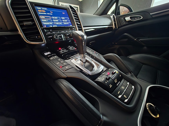 Porsche Cayenne 25 of 30