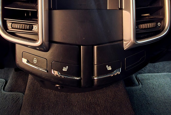 Porsche Cayenne 11 of 30