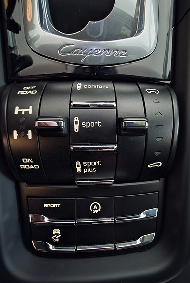 Porsche Cayenne 22 of 30