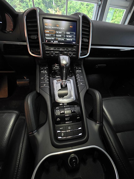 Porsche Cayenne 17 of 30