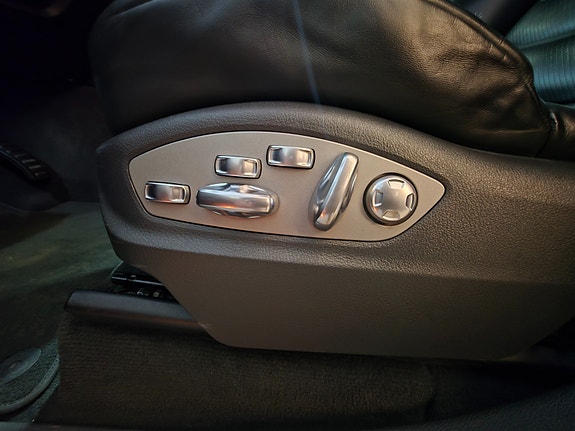 Porsche Cayenne 19 of 30