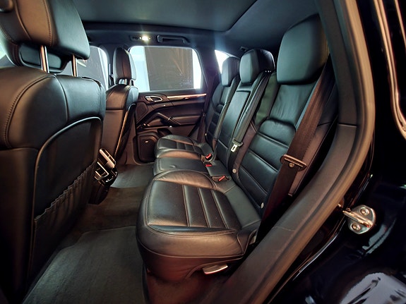 Porsche Cayenne 10 of 30