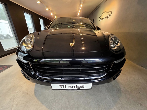 Porsche Cayenne 3 of 30