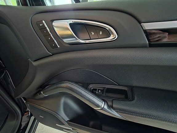 Porsche Cayenne 21 of 30