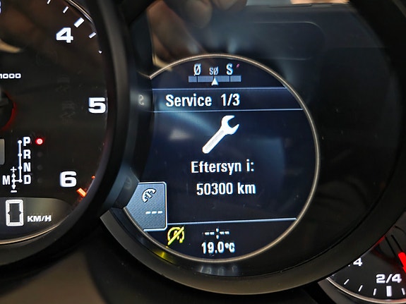 Porsche Cayenne 28 of 30