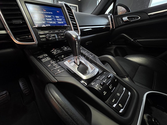 Porsche Cayenne 18 of 30