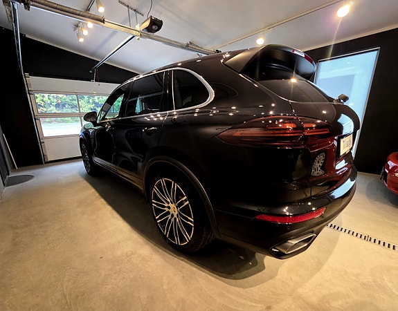 Porsche Cayenne 6 of 30