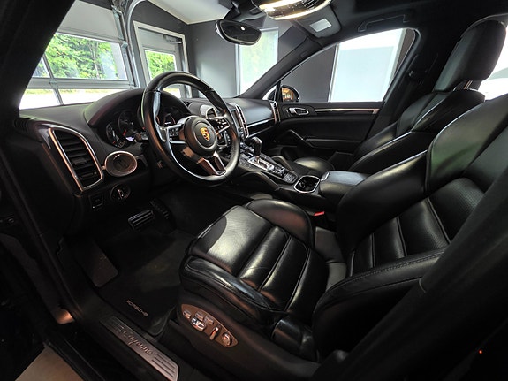Porsche Cayenne 8 of 30