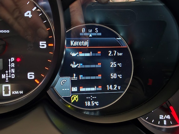 Porsche Cayenne 29 of 30