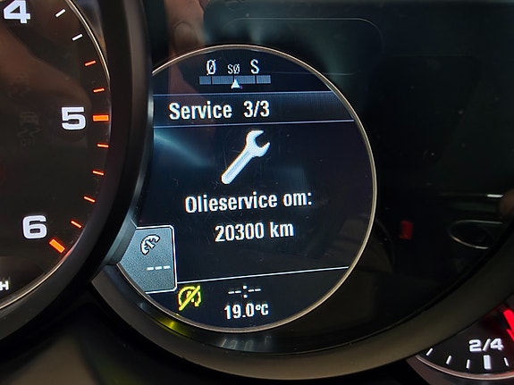 Porsche Cayenne 26 of 30