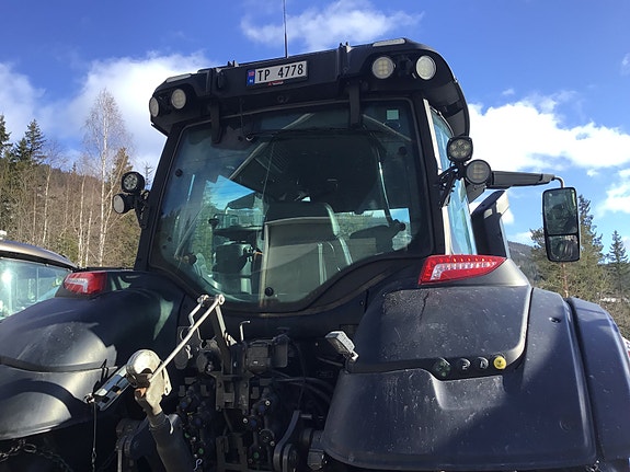 Valtra Q305 Twin Track 2024, kr 1 990 000,-