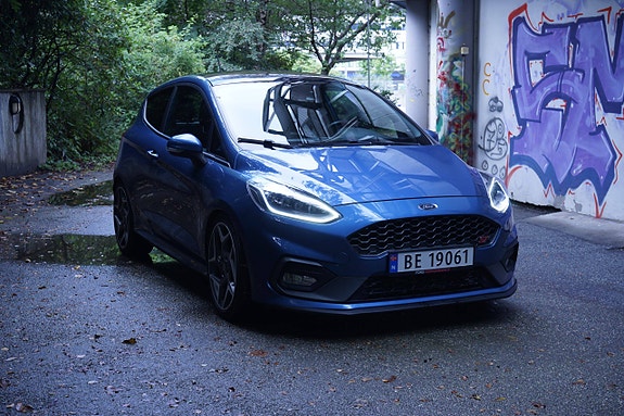 Ford Fiesta 2 of 30