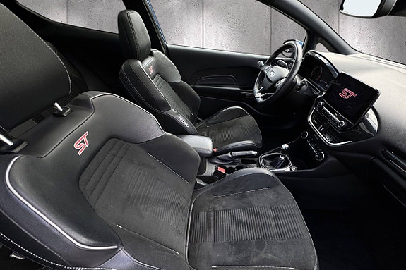 Ford Fiesta 24 of 30