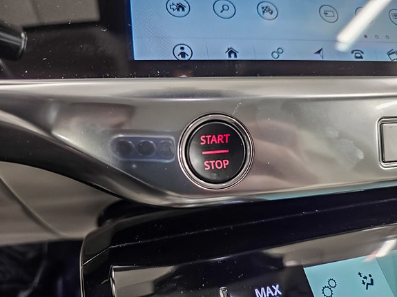 Jaguar I-PACE 27 of 30