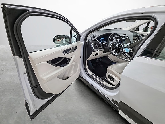 Jaguar I-PACE 10 of 30