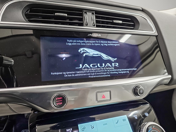 Jaguar I-PACE 25 of 30