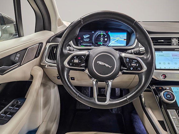 Jaguar I-PACE 19 of 30