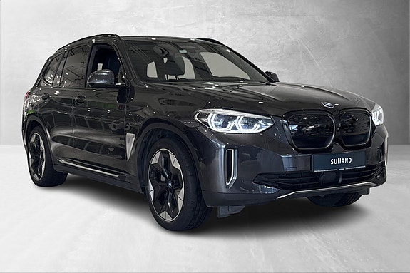 BMW iX3 7 of 30