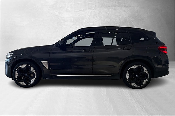 BMW iX3 2 of 30