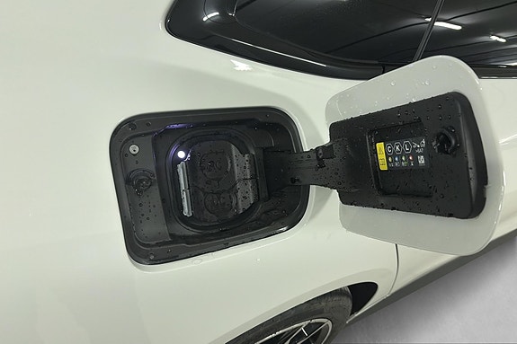 BMW i4 11 of 25