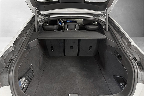 BMW i4 23 of 25