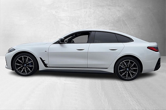 BMW i4 2 of 27