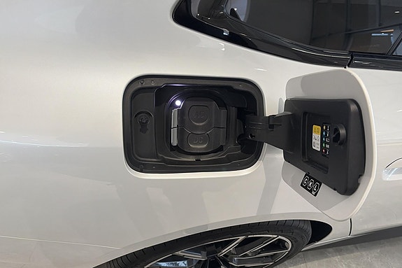 BMW i4 9 of 27
