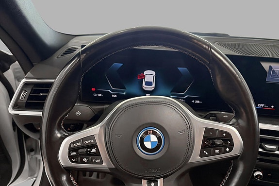 BMW i4 12 of 27