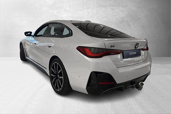 BMW i4 3 of 27