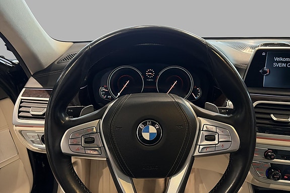 BMW 750i 11 of 30