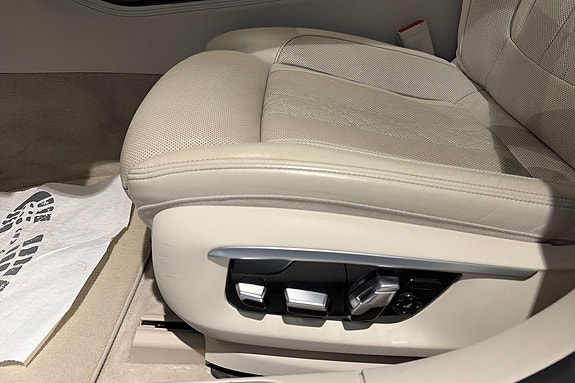 BMW 750i 30 of 30