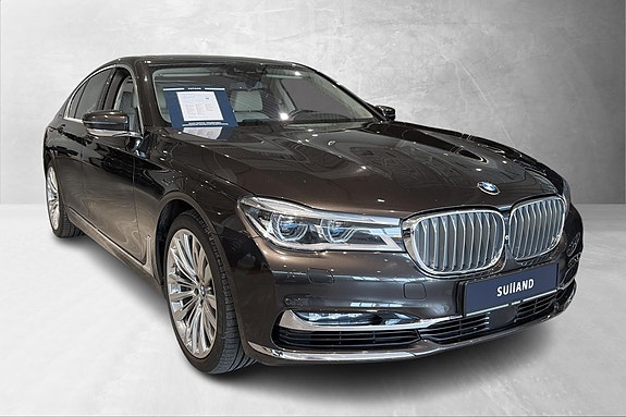 BMW 750i 21 of 30