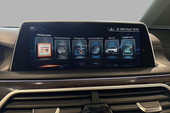 BMW 750i 13 of 30