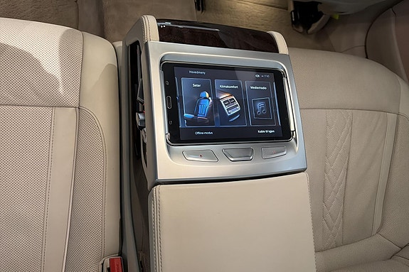 BMW 750i 26 of 30