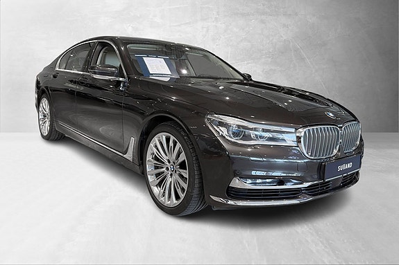 BMW 750i 7 of 30