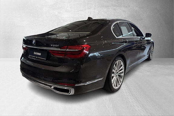 BMW 750i 5 of 30
